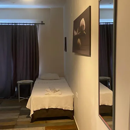 Vera Otel *