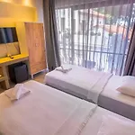 Vera Hotel *