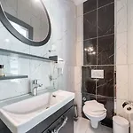Vera Hotel *